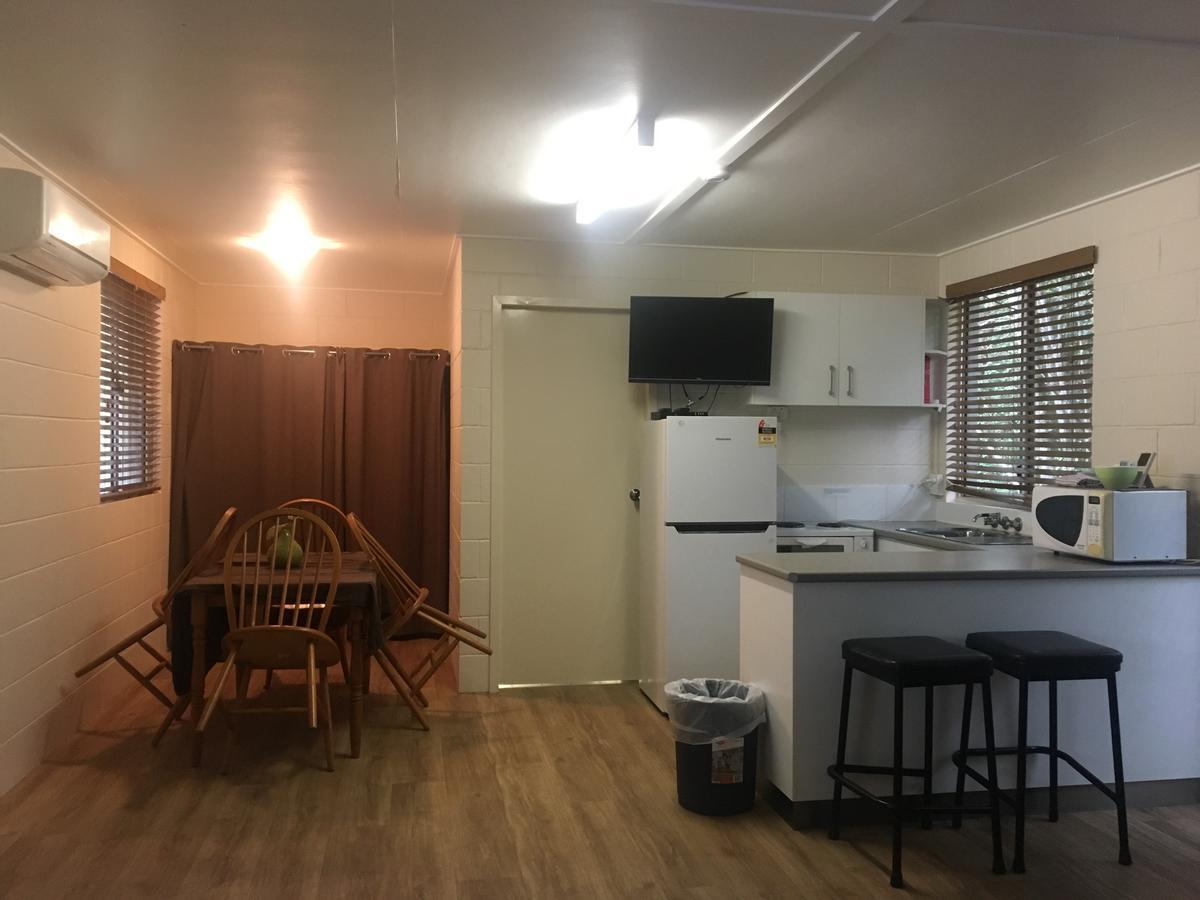 Mapleton Cabins & Caravan Park Экстерьер фото